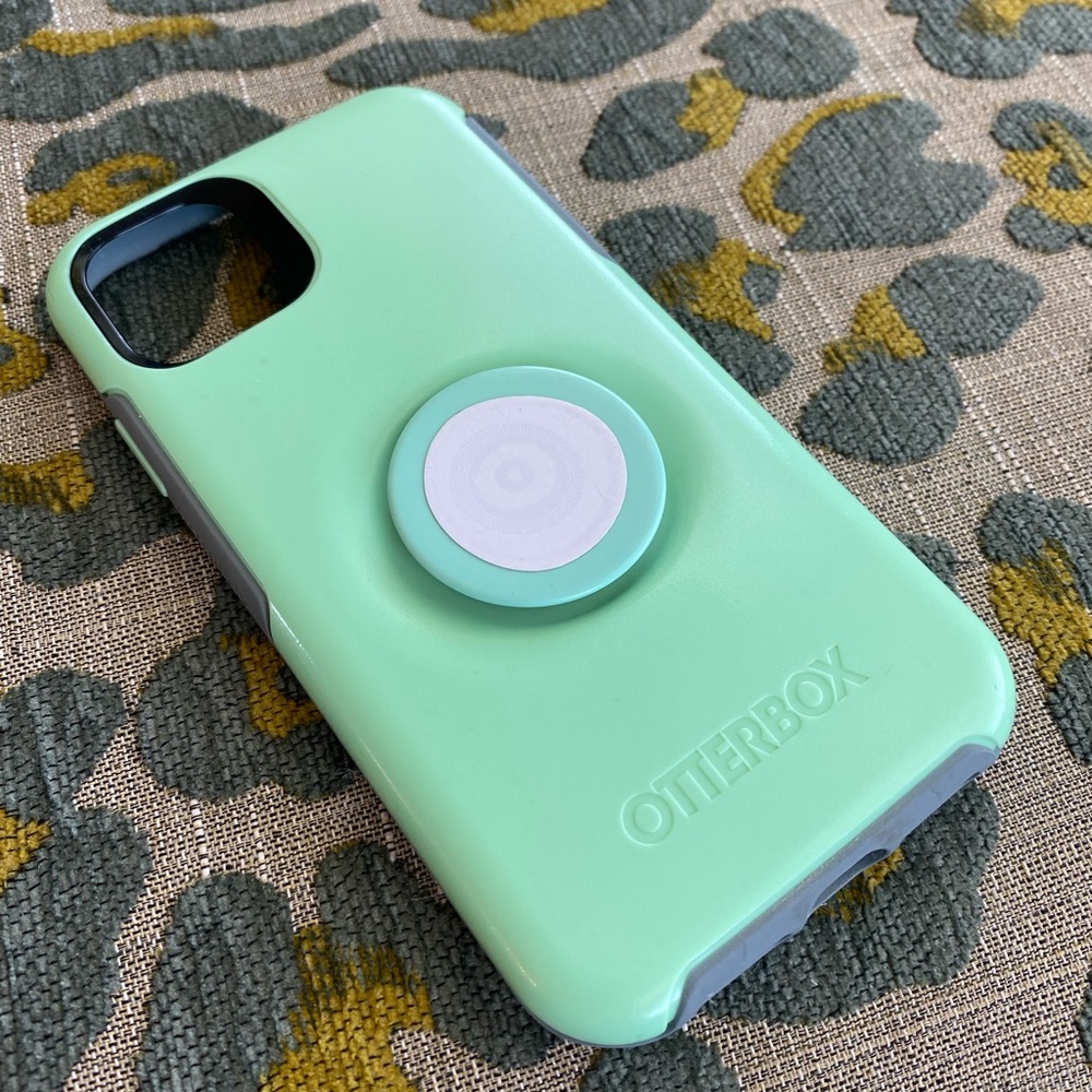 Otterbox pop socket case for IPhone 11